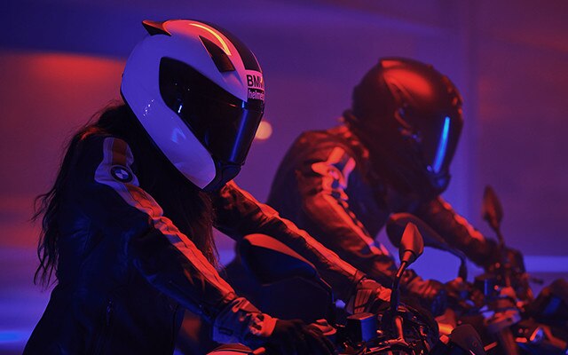 G 310 R в предизвикателството Park n Ride Сара Льозито и Крис Нортовър