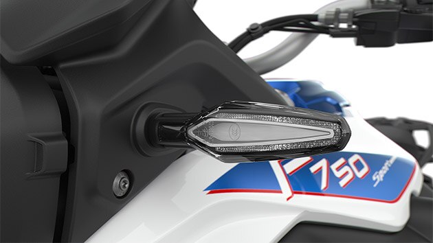 Това са забележителните светодиодни мигачи на F 750 GS.