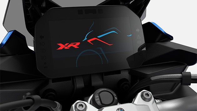 We see the TFT colour display of the BMW F 900 XR