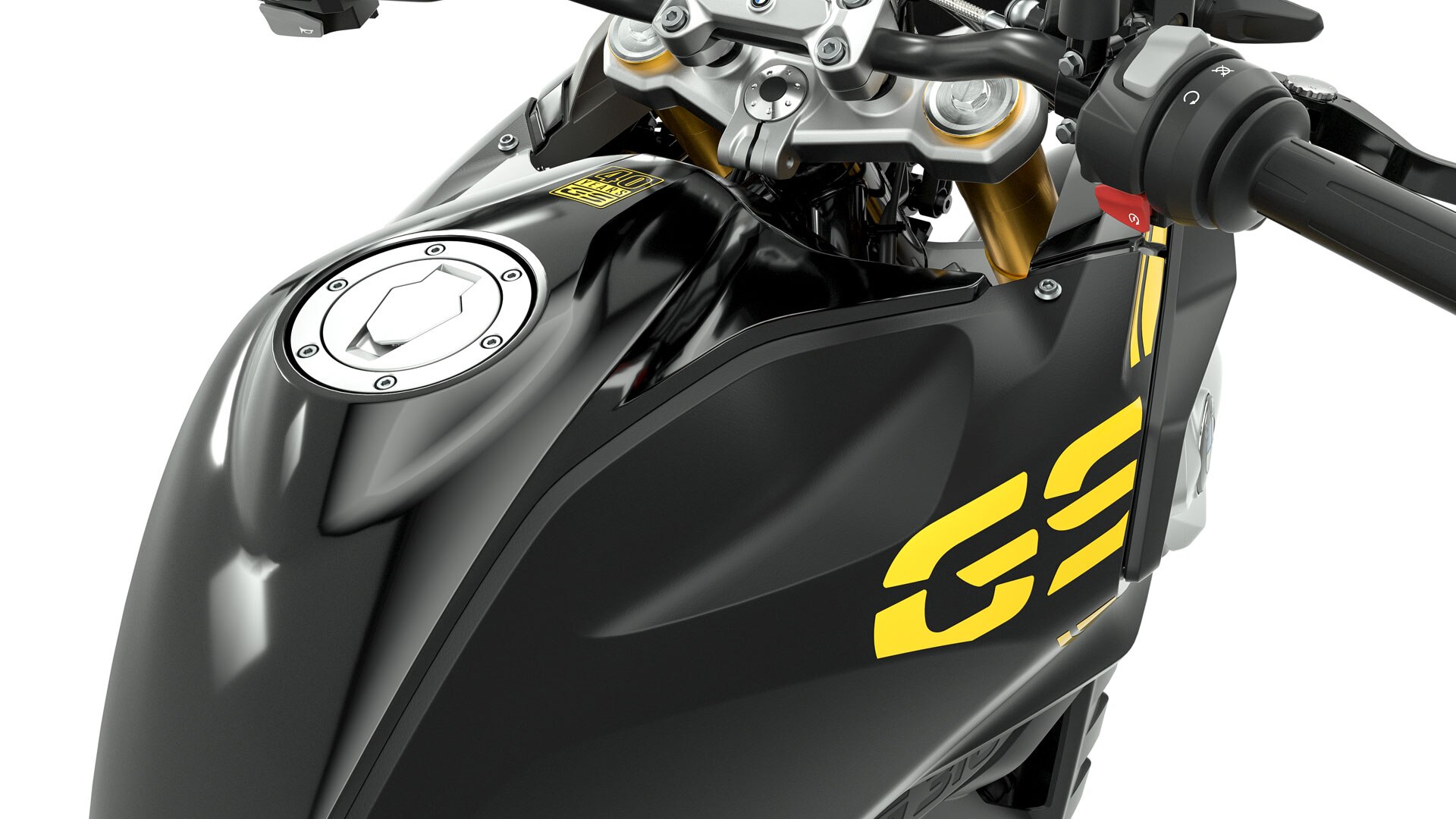 Това са резервоарът и кормилото на G 310 GS, показани отблизо и под ъгъл отгоре.