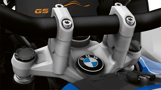 Това е R 1250 GS Adventure с повдигане на кормилото.
