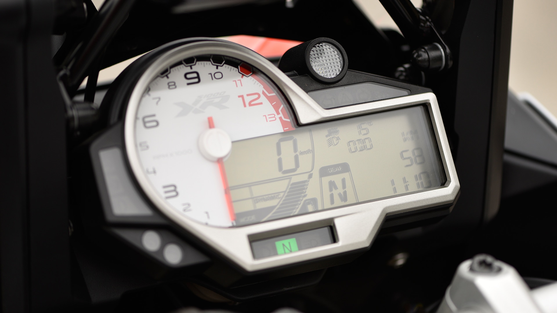 S 1000 XR мултифункционално инструментално табло.