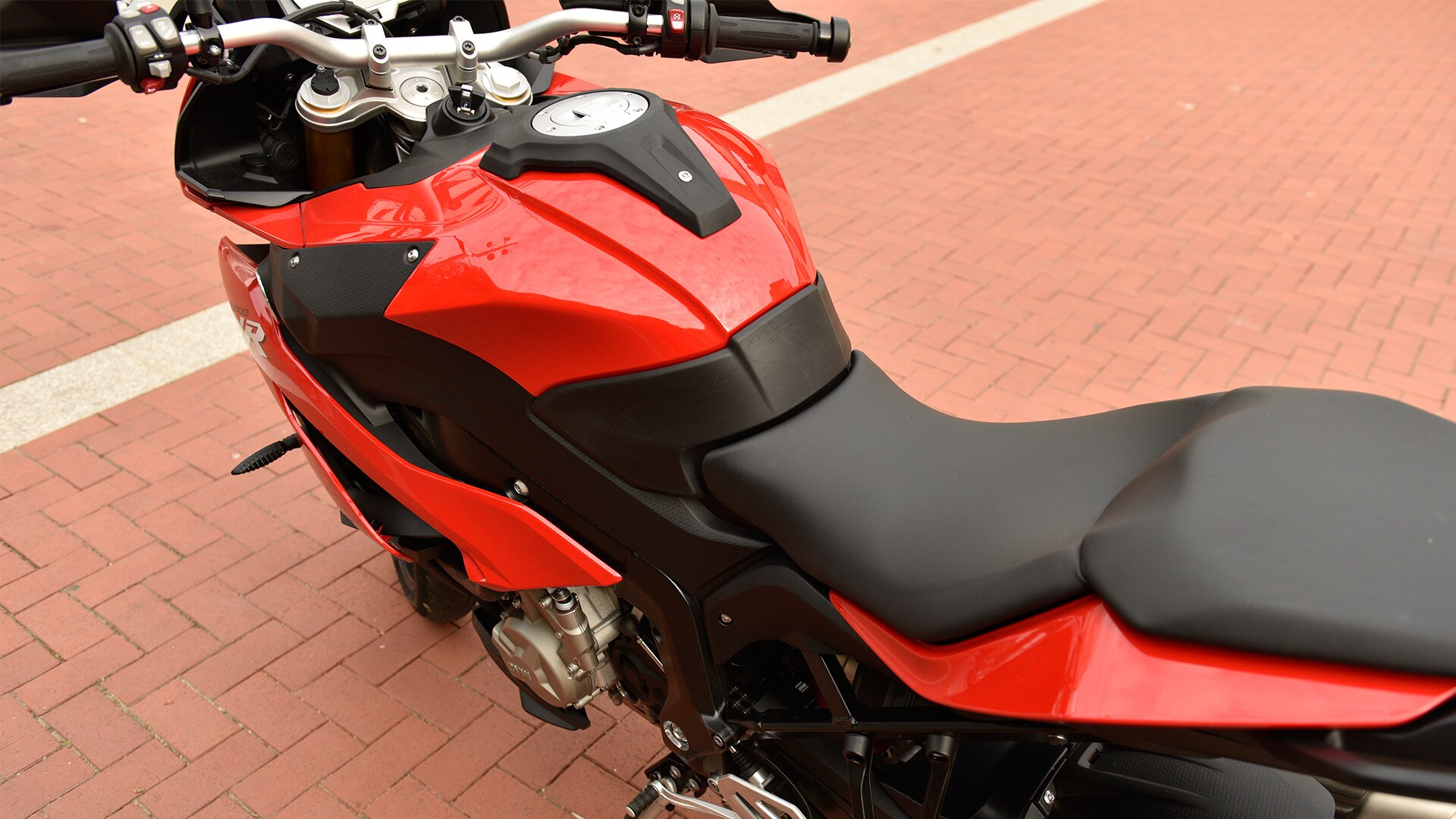 S 1000 XR ергономично проектирана седалка