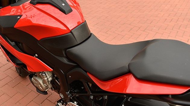 S 1000 XR ергономично проектирана седалка