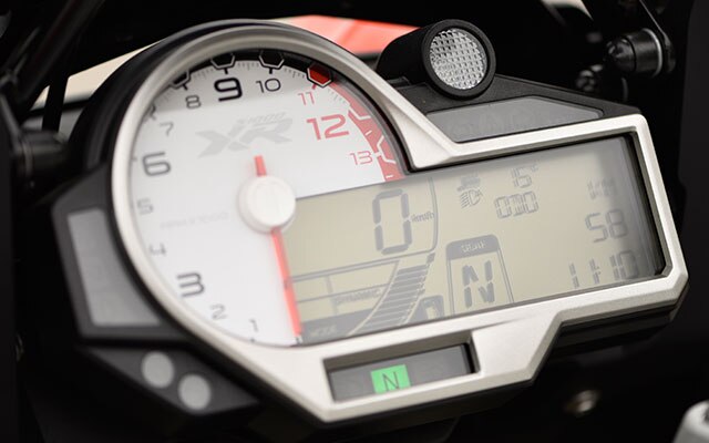S 1000 XR мултифункционално инструментално табло.