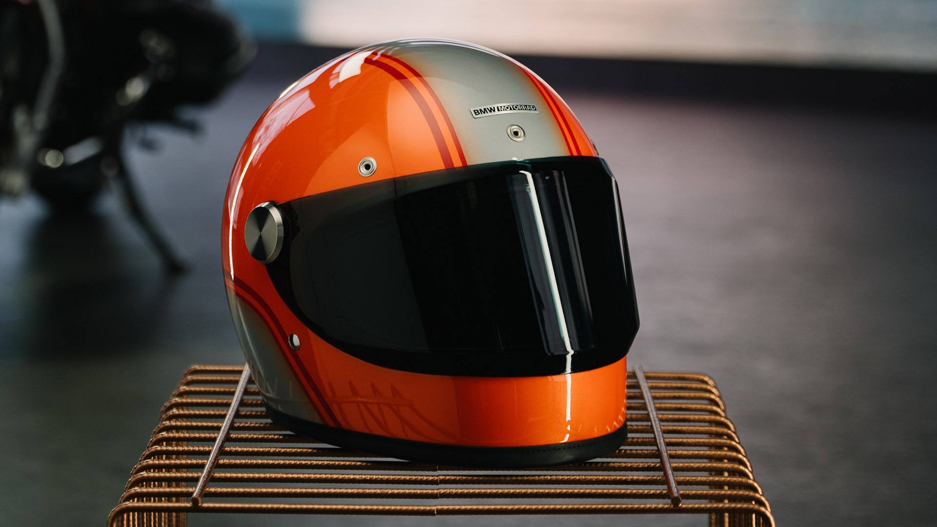 Grand Racer helmet from BMW Motorrad in a Heritage look