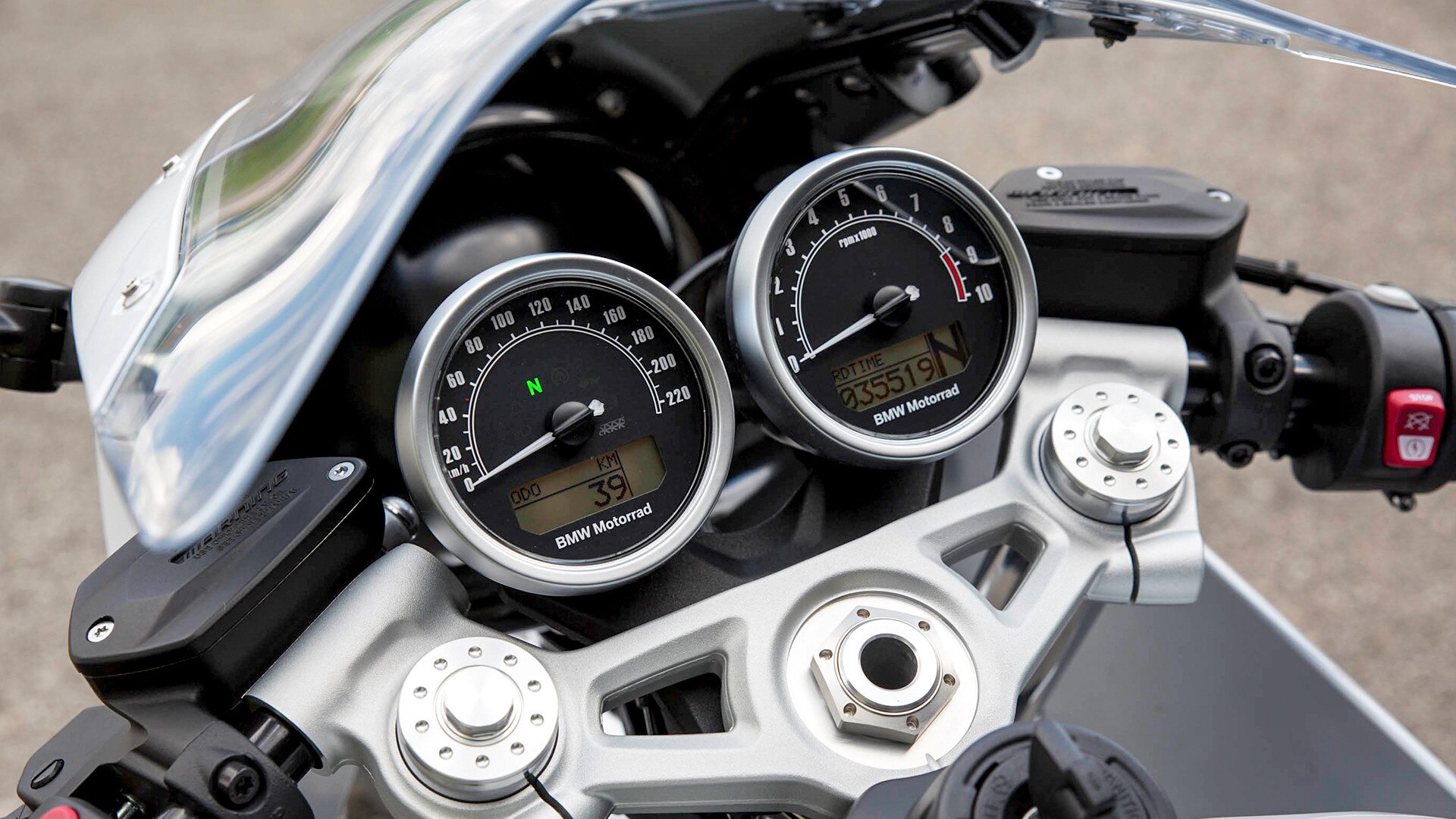 Тахометър на R nineT Racer