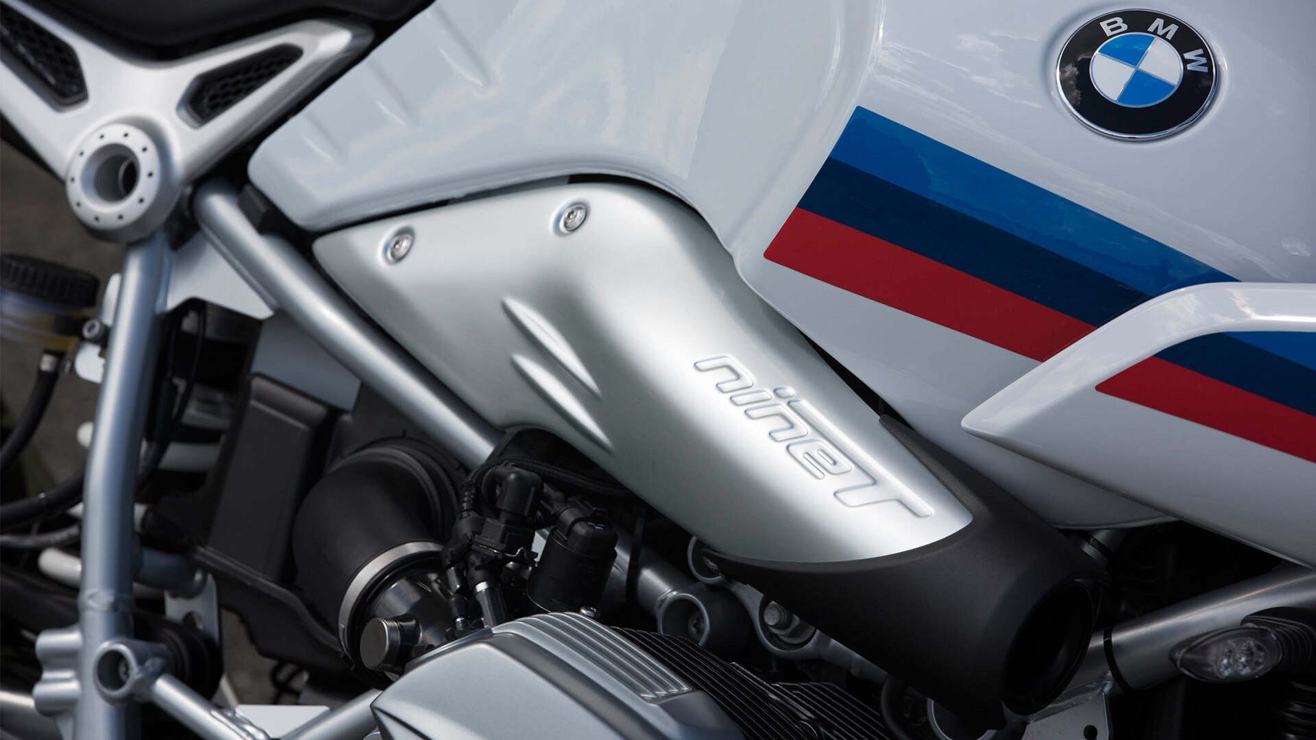 Лого на R nineT Racer