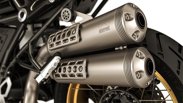 Това е стикер „40 Jahre GS“ върху резервоара на R nineT Urban G/S.