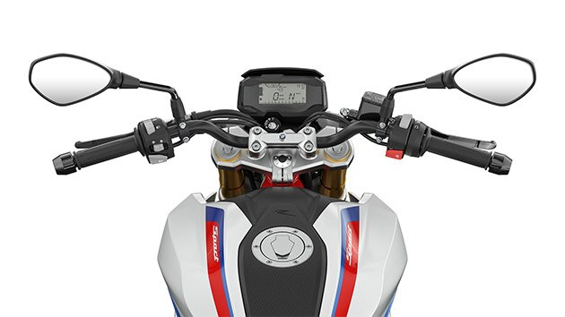 Това са кормилото и контролните елементи на G 310 R.