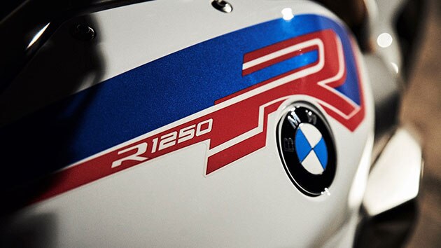 BMW R 1250 R в Style Sport с акцент върху резервоара