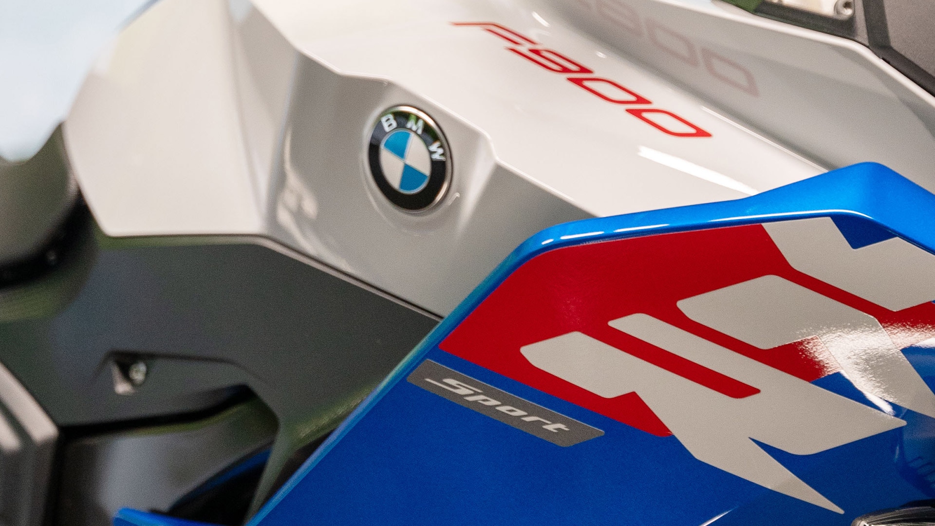 The F 900 XR from BMW Motorrad in action