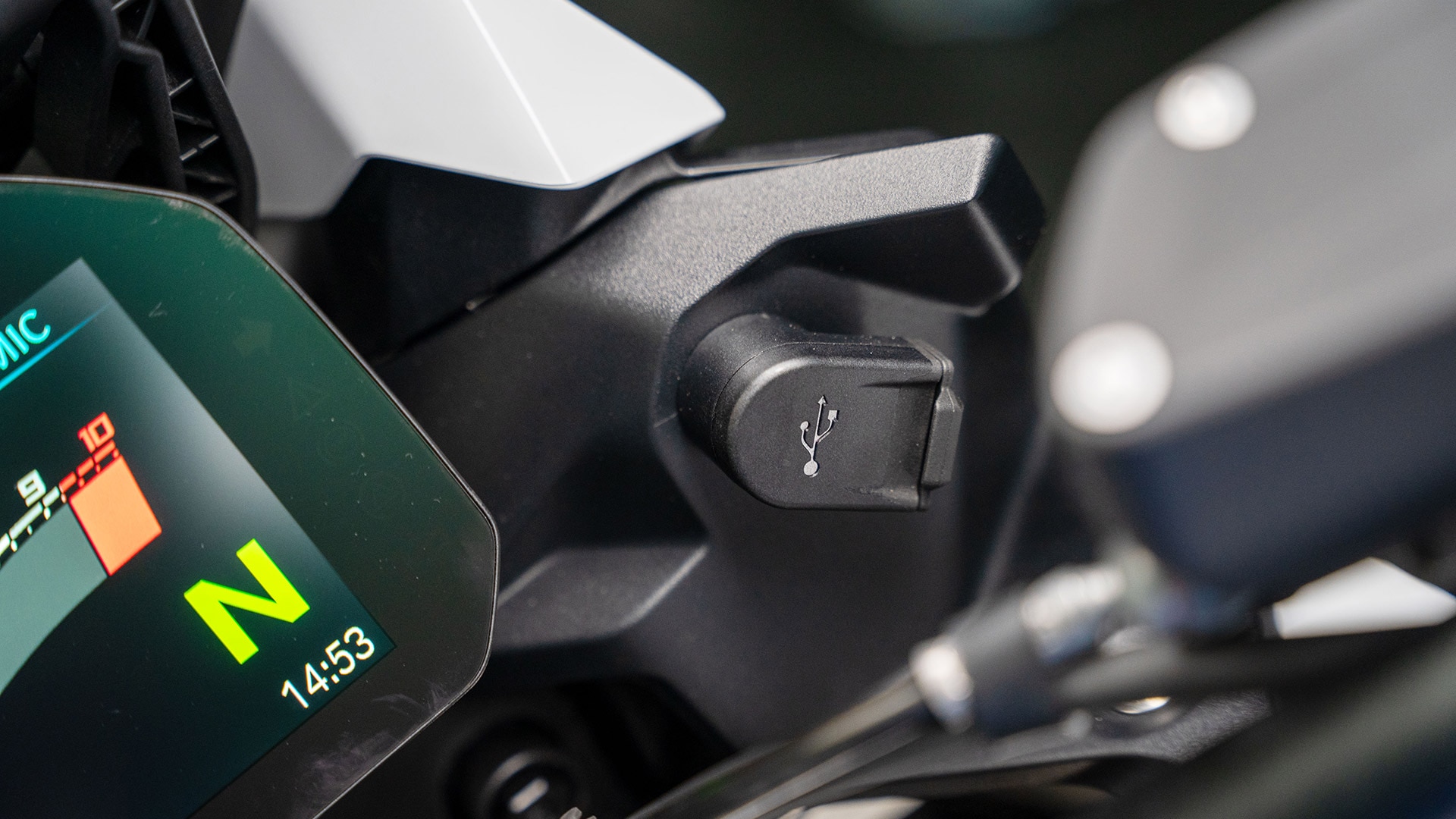Решения за багажа на F 900 XR от BMW Motorrad