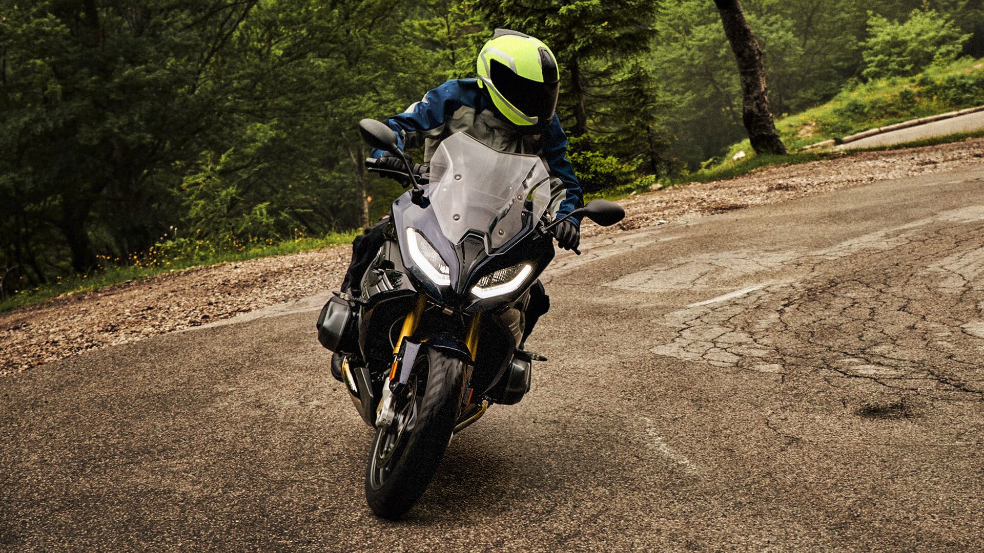 R 1250 RS Каране по завои