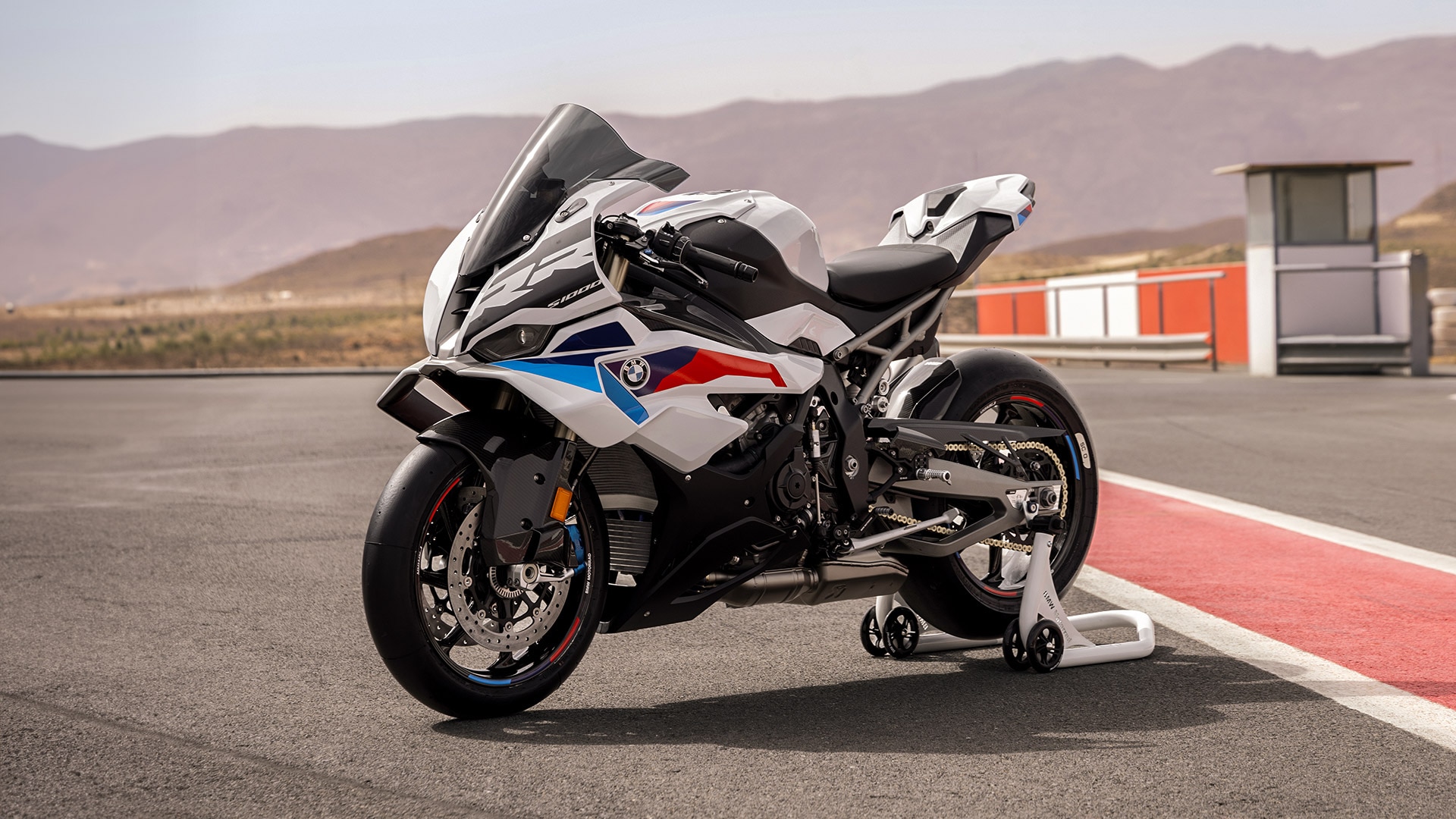 S 1000 RR in M look on the race track
