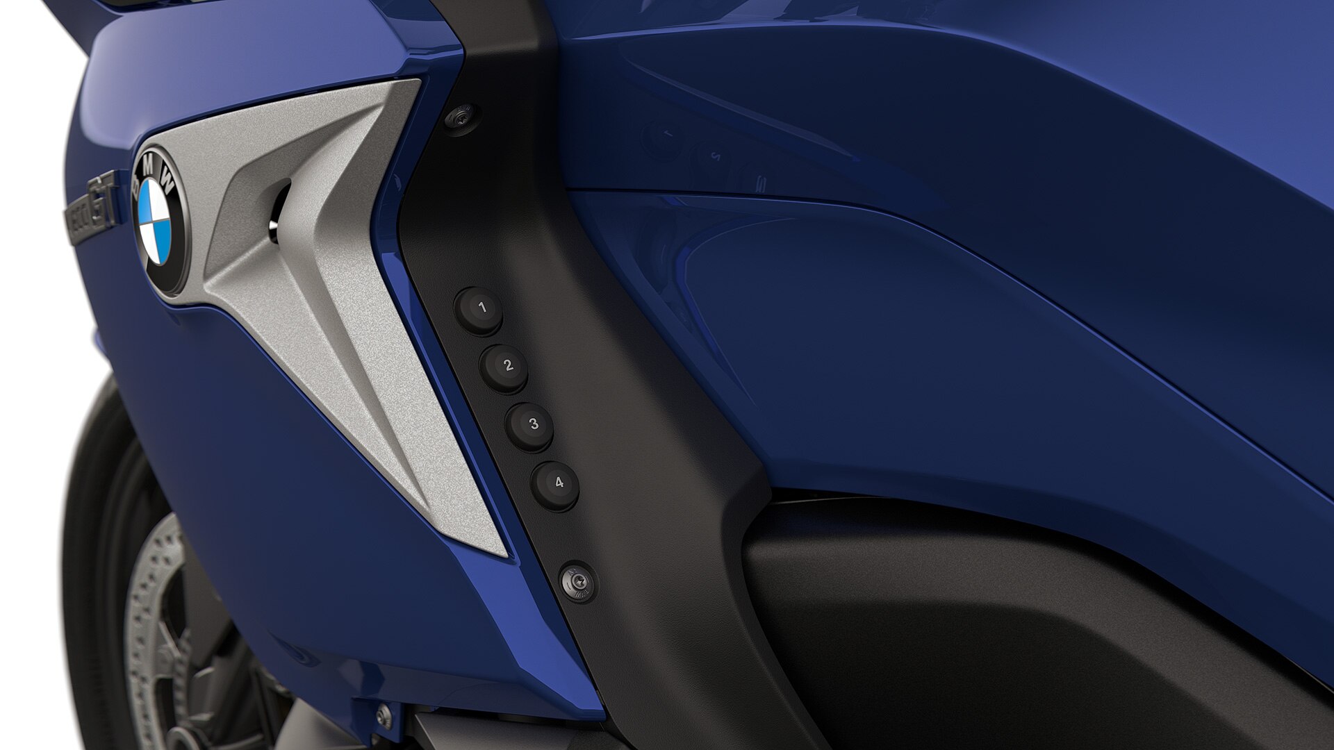 Фокус върху четирите номерирани бутона за любими функции.