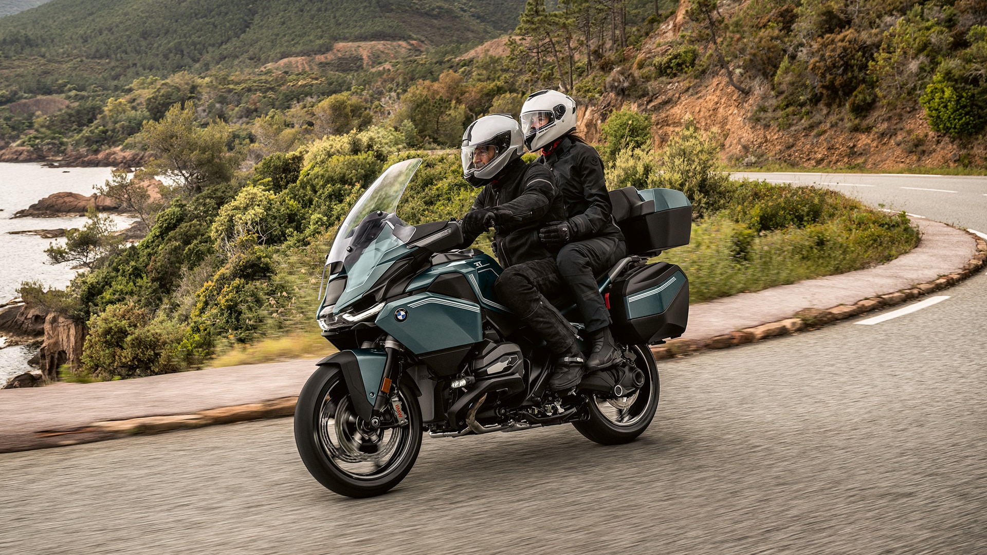Complete view of the R 1300 RT from BMW Motorrad