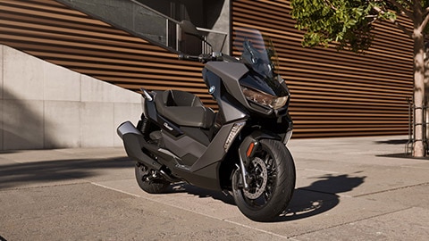 Среден размер скутер с премиум оборудване: BMW C 400 GT