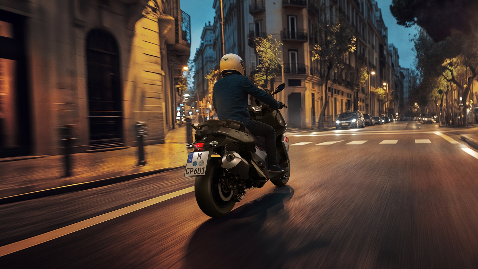 The connectivity solutions of the C 400 X from BMW Motorrad