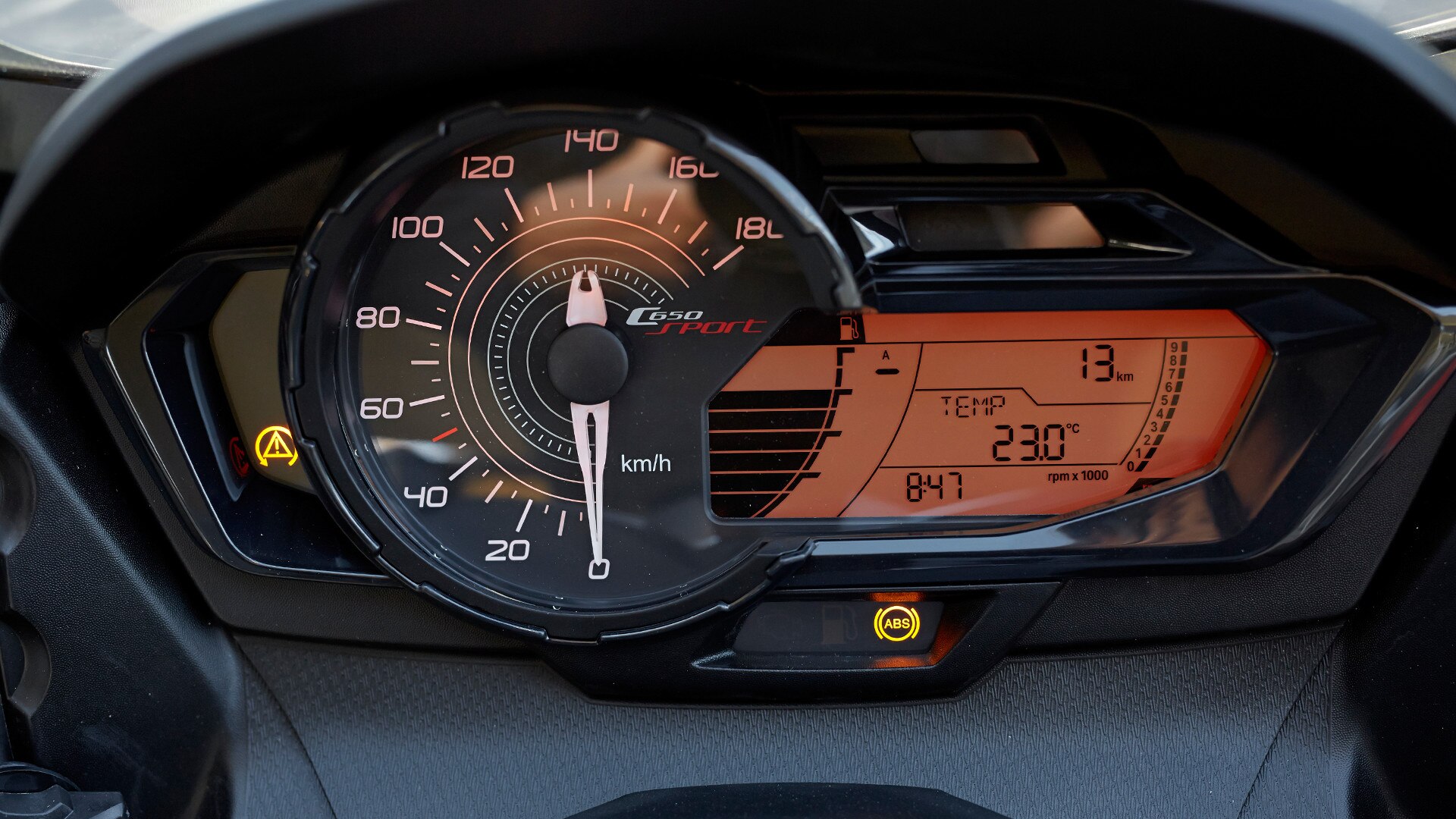 C 650 Sport Инструментално табло