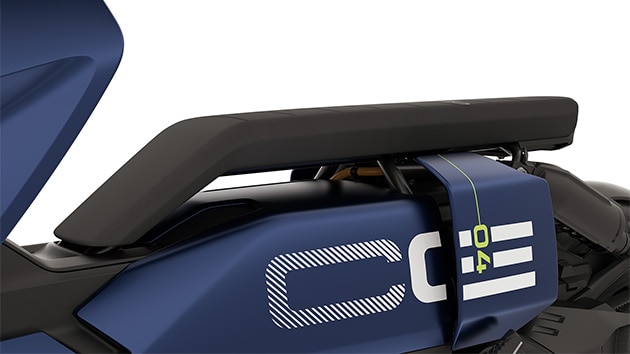 Седалка с функции за комфорт с отопление на CE 04 от BMW Motorrad