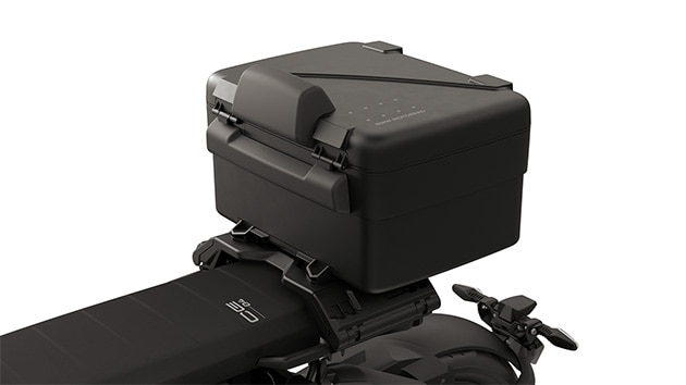 Регулируема горна кутия на CE 04 от BMW Motorrad