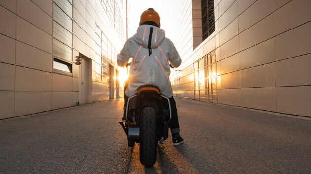 ОБЛЕКЛО ОТ BMW MOTORRAD